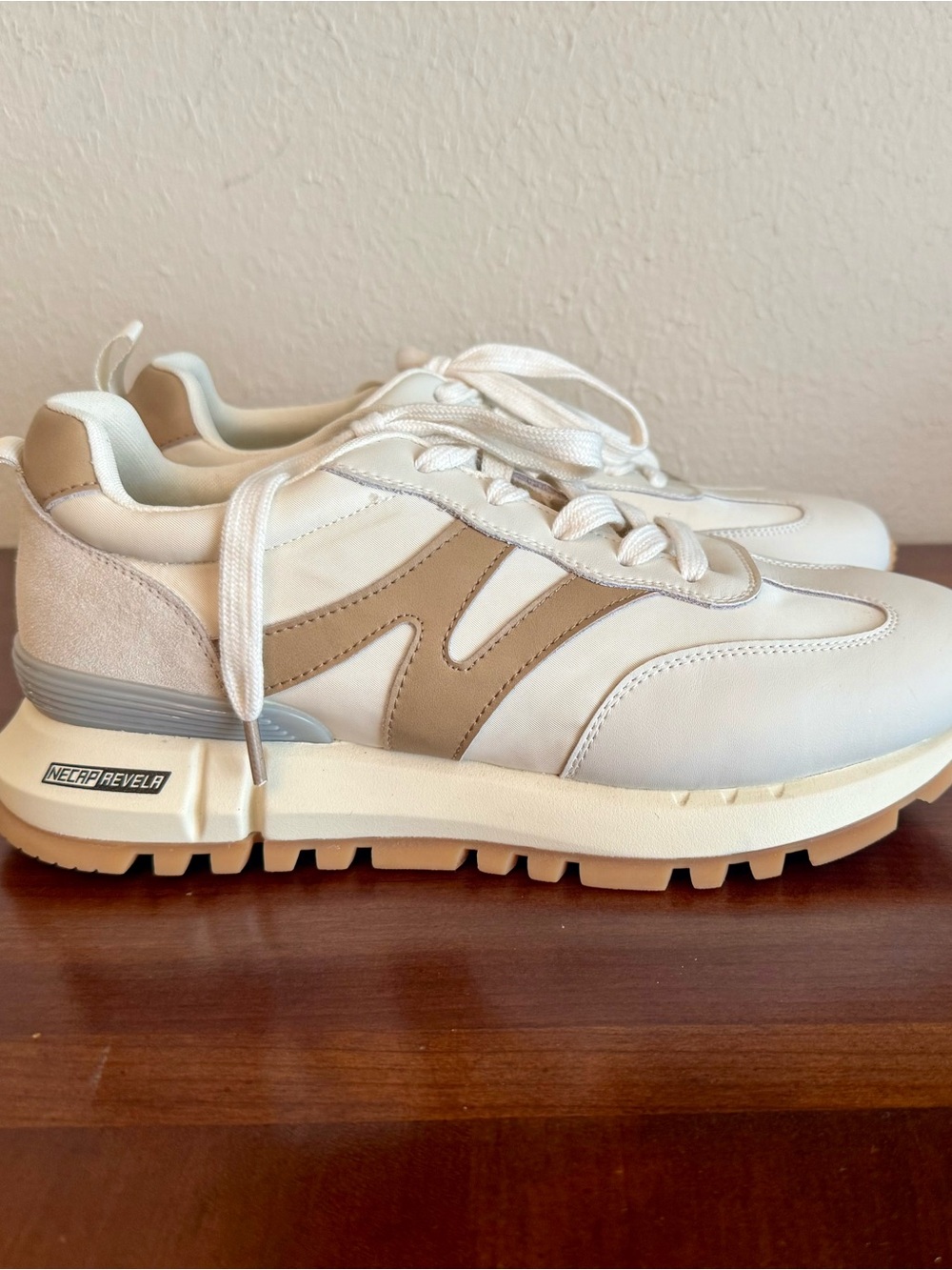 Somiliss “One Fine Day” Women’s Chunky Retro Sneakers — Cream/Tan — Sz 9